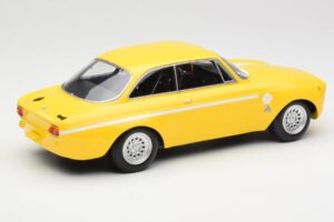 Alfa Romeo GTA 1300 Junior Yellow Minichamps 1:18 155120024 Diecast — photo 3 of 6