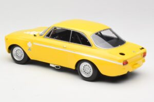 Alfa Romeo GTA 1300 Junior Yellow Minichamps 1:18 155120024 Diecast — photo 4 of 6