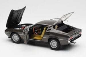 Alfa Romeo Montreal Brown Metallic AUTOart 1:18 70173 Diecast — photo 5 of 8