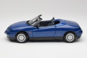 Alfa Romeo Spider 916 Periwinkle Blue Maisto 1:18 50308 Diecast — photo 3 of 7
