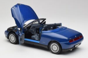 Alfa Romeo Spider 916 Periwinkle Blue Maisto 1:18 50308 Diecast — photo 4 of 7