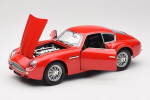 Aston Martin DB4 GT Zagato Red Road Signature 1:18 92728 Diecast — photo 2 of 8