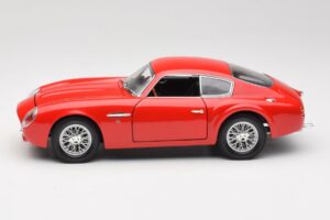 Aston Martin DB4 GT Zagato Red Road Signature 1:18 92728 Diecast — photo 4 of 8