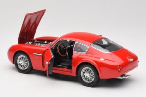 Aston Martin DB4 GT Zagato Red Road Signature 1:18 92728 Diecast — photo 5 of 8