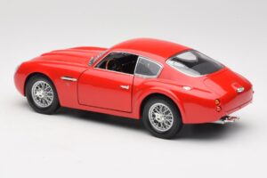Aston Martin DB4 GT Zagato Red Road Signature 1:18 92728 Diecast — photo 7 of 8