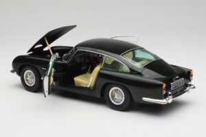 Aston Martin DB5 California Sage Chrono 1:18 H1001 Diecast — photo 5 of 8