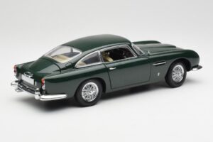 Aston Martin DB5 RHD Green AUTOart 1:18 70024 Diecast — photo 3 of 8