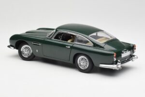 Aston Martin DB5 RHD Green AUTOart 1:18 70024 Diecast — photo 7 of 8