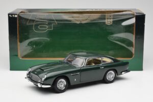 Aston Martin DB5 RHD Green AUTOart 1:18 70024 Diecast — photo 8 of 8