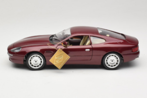 Aston Martin DB7 Red Guiloy 1:18 67550 Diecast — photo 4 of 8