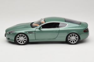 Aston Martin DB9 Green Minichamps 1:18 150137322 Diecast — photo 4 of 8