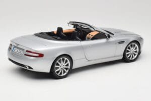 Aston Martin DB9 Volante Silver Minichamps 1:18 150137334 Diecast — photo 3 of 8