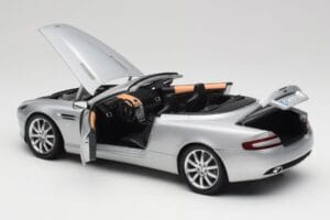 Aston Martin DB9 Volante Silver Minichamps 1:18 150137334 Diecast — photo 5 of 8
