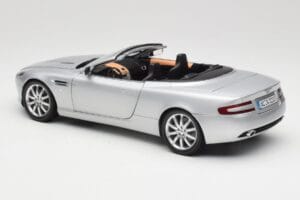 Aston Martin DB9 Volante Silver Minichamps 1:18 150137334 Diecast — photo 7 of 8