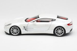 Aston Martin One-77 Morning Frost White AUTOart 1:18 70244 Diecast — photo 4 of 8