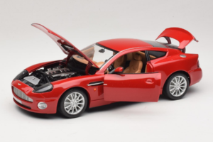 Aston Martin V12 Vanquish Red Bburago 1:18 33334063 Diecast — photo 2 of 8