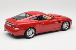 Aston Martin V12 Vanquish Red Bburago 1:18 34063 Diecast — photo 3 of 8