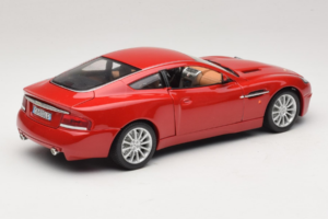 Aston Martin V12 Vanquish Red Bburago 1:18 33334063 Diecast — photo 3 of 8