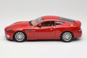 Aston Martin V12 Vanquish Red Bburago 1:18 34063 Diecast — photo 4 of 8