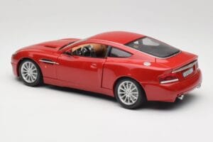 Aston Martin V12 Vanquish Red Bburago 1:18 34063 Diecast — photo 7 of 8