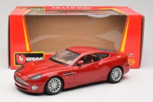 Aston Martin V12 Vanquish Red Bburago 1:18 34063 Diecast — photo 8 of 8
