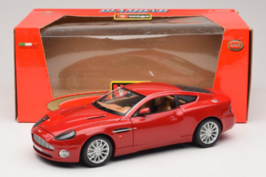 Aston Martin V12 Vanquish Red Bburago 1:18 33334063 Diecast — photo 8 of 8
