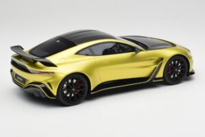 Aston Martin V12 Vantage Final Edition Cosmopolitan Yellow TopSpeed 1:18 TS0453 Diecast — photo 2 of 6