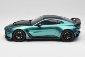 Aston Martin V12 Vantage Racing Green GT Spirit 1:18 GT922 Resin — photo 3 of 6