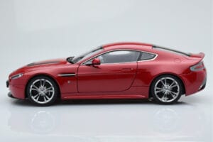 Aston Martin V12 Vantage Red AUTOart 1:18 70208 Diecast — photo 4 of 8