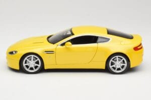 Aston Martin V8 Vantage Yellow Hot Wheels 1:18 G7159 Diecast — photo 4 of 8