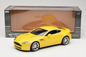 Aston Martin V8 Vantage Yellow Hot Wheels 1:18 G7159 Diecast — photo 8 of 8