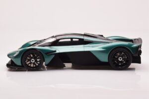 Aston Martin Valkyrie Racing Green GT Spirit 1:18 GT435 Resin — photo 3 of 6