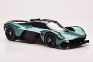 Aston Martin Valkyrie Racing Green GT Spirit 1:18 GT435 Resin — photo 4 of 6