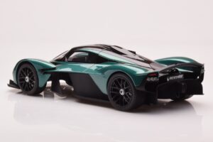 Aston Martin Valkyrie Racing Green GT Spirit 1:18 GT435 Resin — photo 5 of 6
