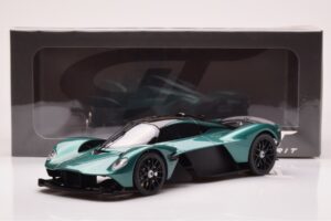 Aston Martin Valkyrie Racing Green GT Spirit 1:18 GT435 Resin — photo 6 of 6