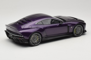 Aston Martin Valour Dark Blue GT Spirit 1:18 GT944 Resin — photo 2 of 6