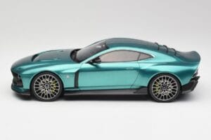 Aston Martin Valour Racing Green GT Spirit 1:18 GT480 Resin — photo 3 of 6