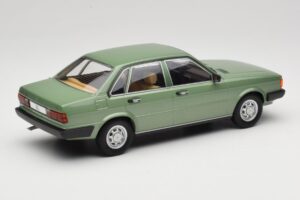 Audi 80 B2 Green MCG 1:18 MCG18525 Diecast — photo 2 of 6