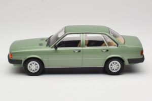Audi 80 B2 Green MCG 1:18 MCG18525 Diecast — photo 3 of 6