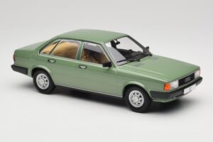 Audi 80 B2 Green MCG 1:18 MCG18525 Diecast — photo 4 of 6