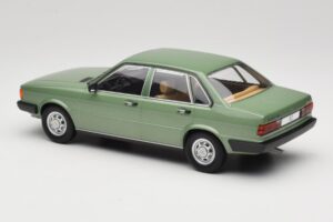 Audi 80 B2 Green MCG 1:18 MCG18525 Diecast — photo 5 of 6