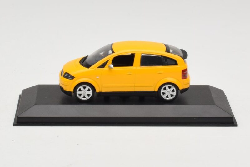 Audi A2 8Z Yellow Minichamps 1:43 AUDI005 Diecast