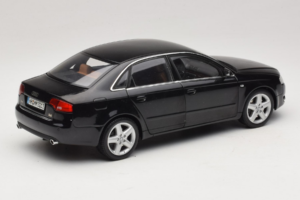 Audi A4 B6 3.2 Quattro Black Minichamps 1:18 5010404125 Diecast — photo 3 of 8