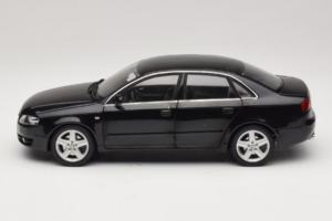Audi A4 B6 3.2 Quattro Black Minichamps 1:18 5010404125 Diecast — photo 4 of 8