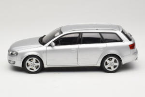 Audi A4 B7 3.2 Quattro Avant Silver Minichamps 1:18 5010404215 Diecast — photo 4 of 8