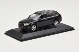 Audi A4 B7 Avant Black Minichamps 1:43 AUDI008 Diecast — photo 2 of 3