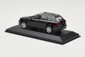 Audi A4 B7 Avant Black Minichamps 1:43 AUDI008 Diecast — photo 3 of 3
