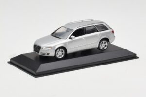 Audi A4 B7 Avant Silver Minichamps 1:43 AUDI009 Diecast — photo 2 of 4