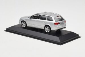 Audi A4 B7 Avant Silver Minichamps 1:43 AUDI009 Diecast — photo 3 of 4