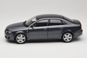 Audi A4 B7 Grey Metallic Minichamps 1:18 100014400 Diecast — photo 4 of 8